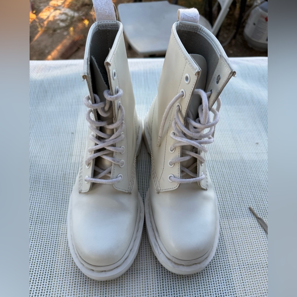 DR Martens 1460 Mono Unisex  White Lace-Up Boots Men’s 6 Ladies 7